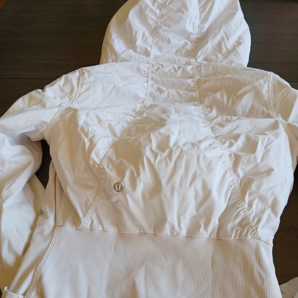 Lululemon Dance Studio Jacket Highly Sought After. Excellet Condition Size 6/8 - Picture 8 of 8